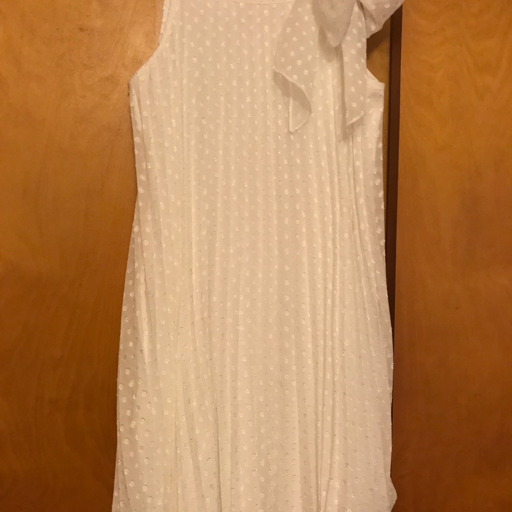 Gorgeous white girls dress!
