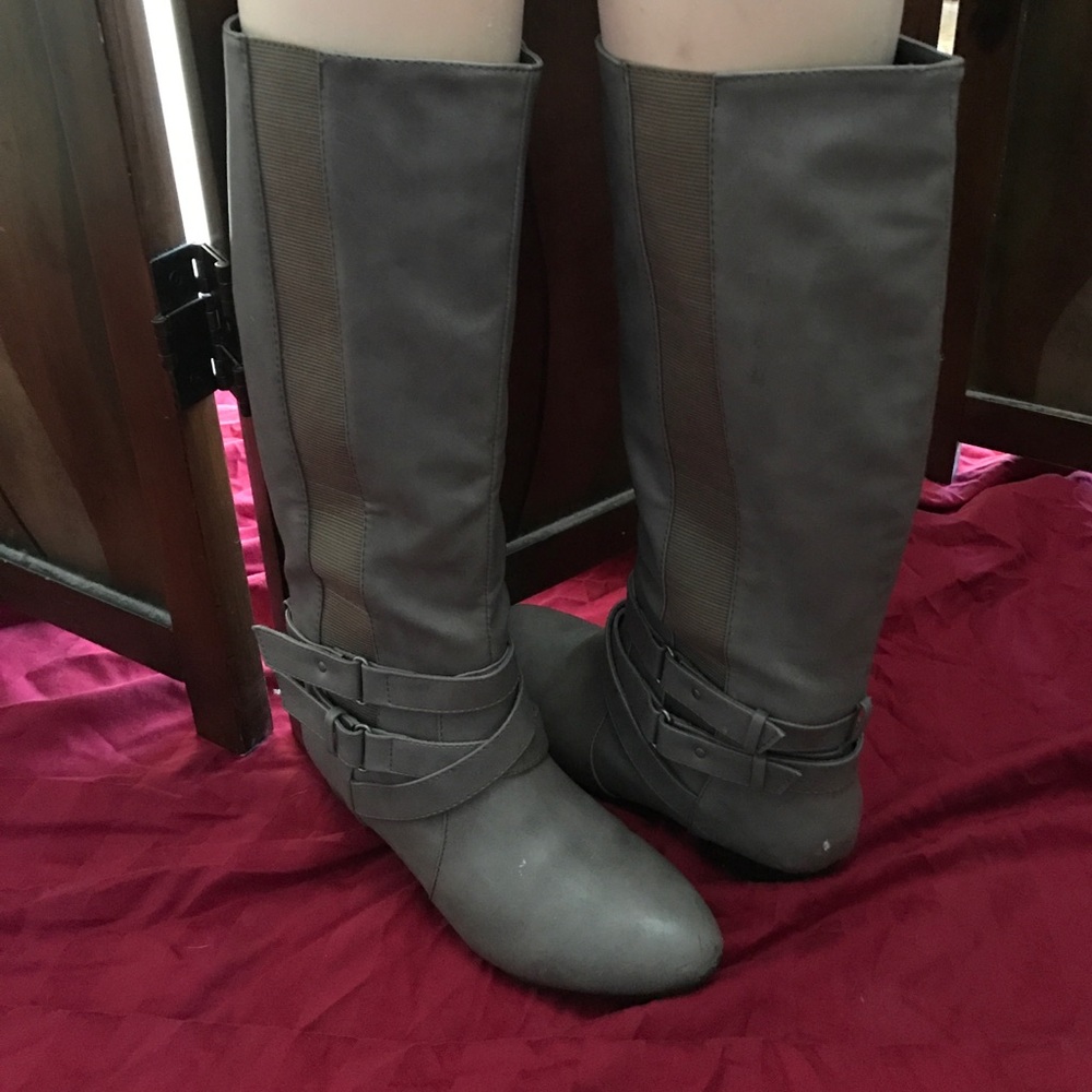 Super Cute and Comfy gray boots!