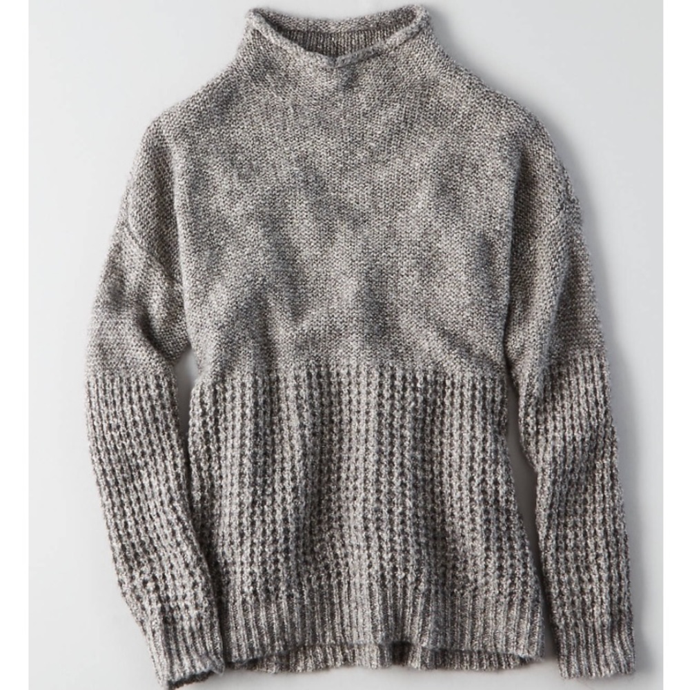 AMERICAN EAGLE GREY SWEATER