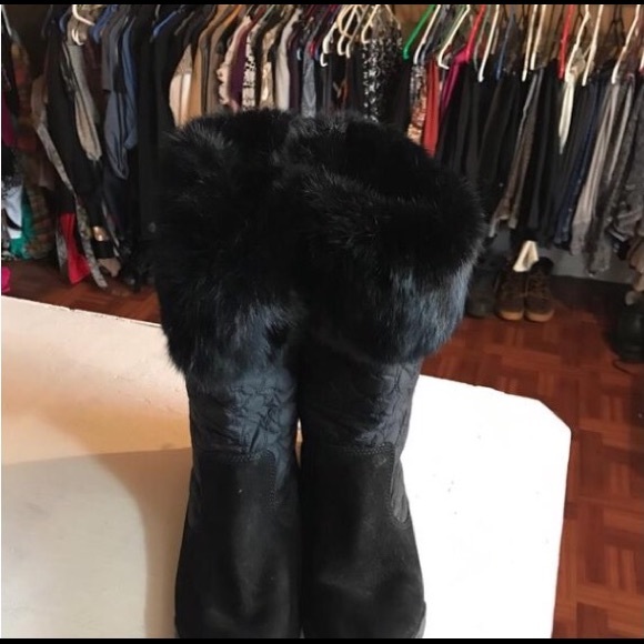 Black coach boots with fur on top!! - Picture 2 of 4