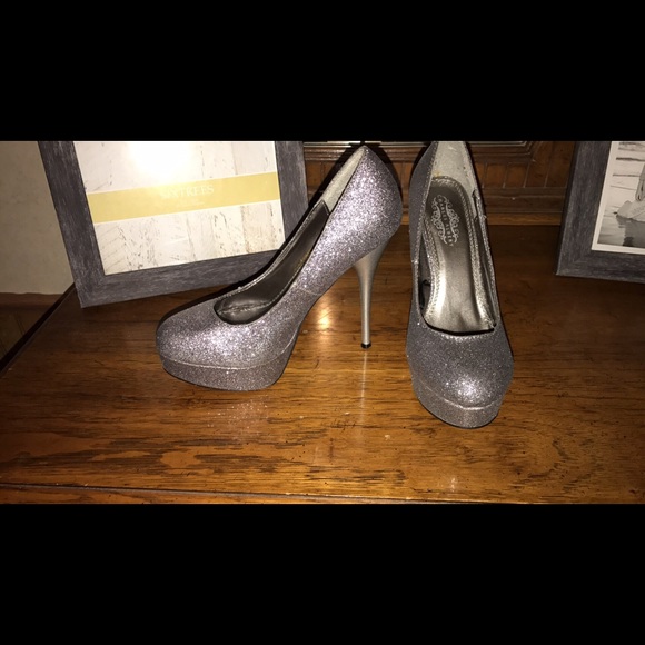 Heels size 6 silver size 7 beige - Picture 2 of 2