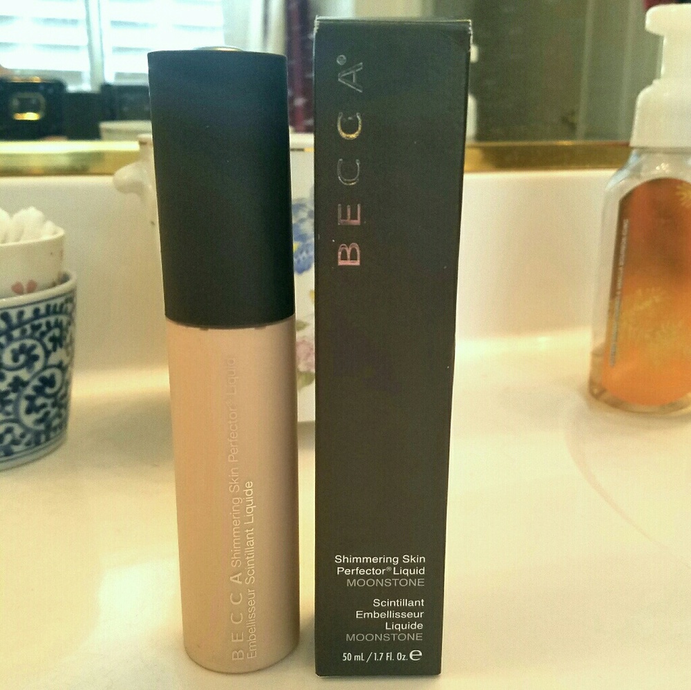 BECCA Liquid Highlighter in Moonstone