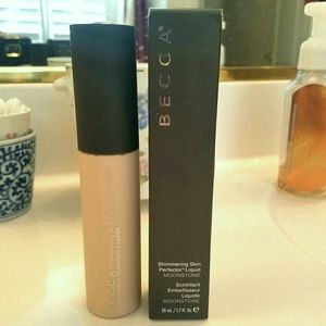 BECCA Liquid Highlighter in Moonstone