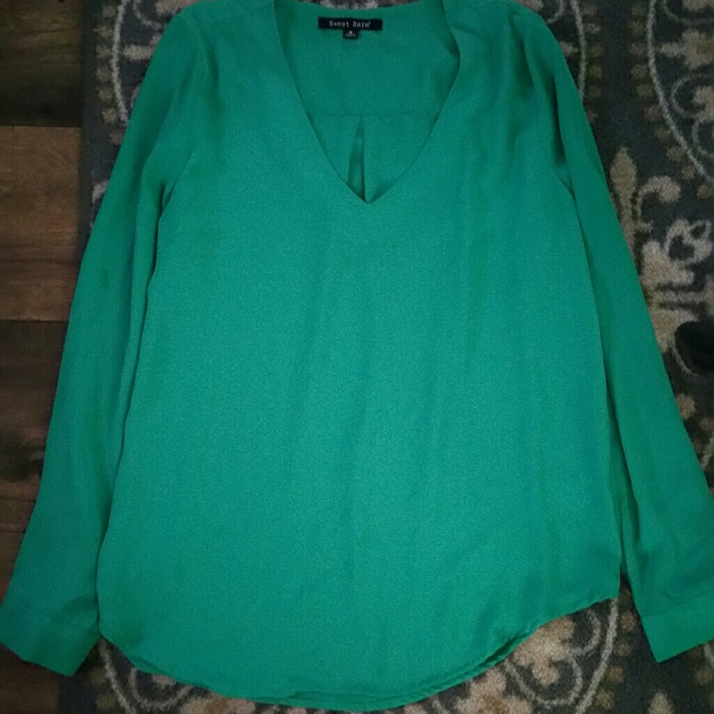 Very cute long sleeve blouse