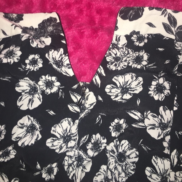 Floral Comfortable New Look Shorts - Picture 2 of 3