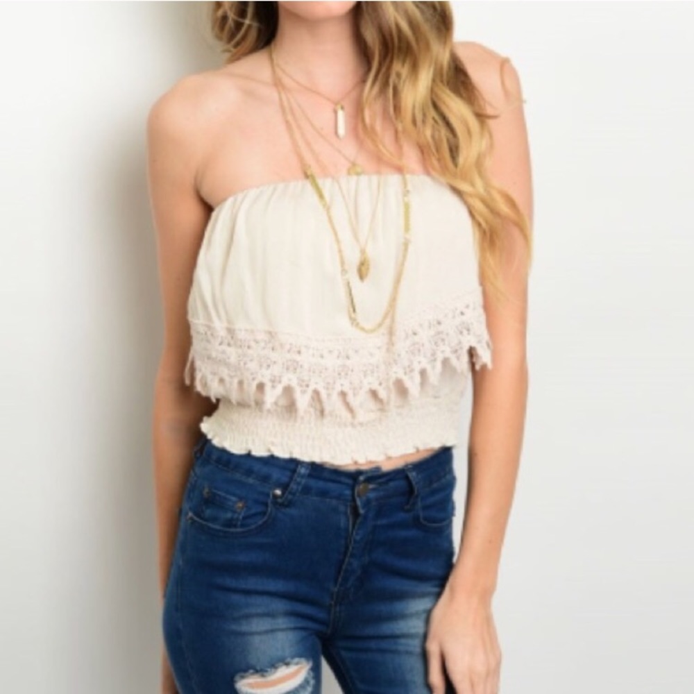 🆑LAST 1 (S)🎉Crochet strapless top ivory