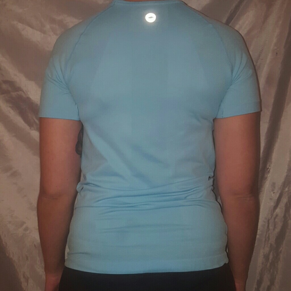 Workout top tight fit mesh detail size m - Picture 2 of 2