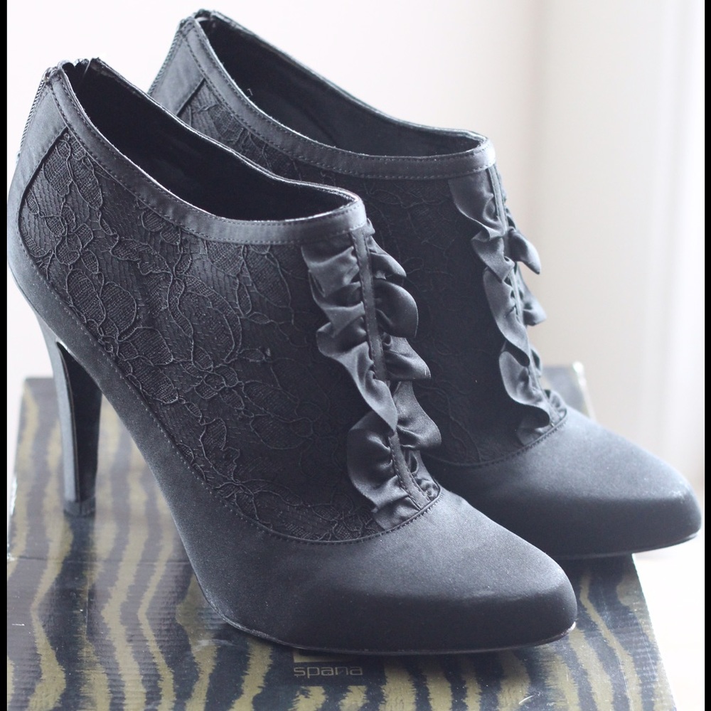 Beautiful Moda Spana Farah Lace Booties
