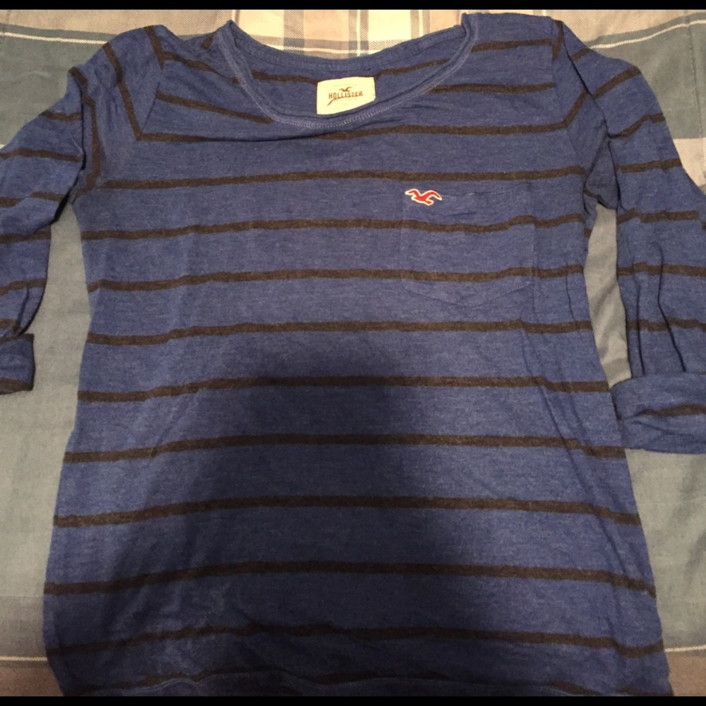 Hollister cute quarter long sleeve!