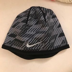 Nike Run Reversible Beanie in Black