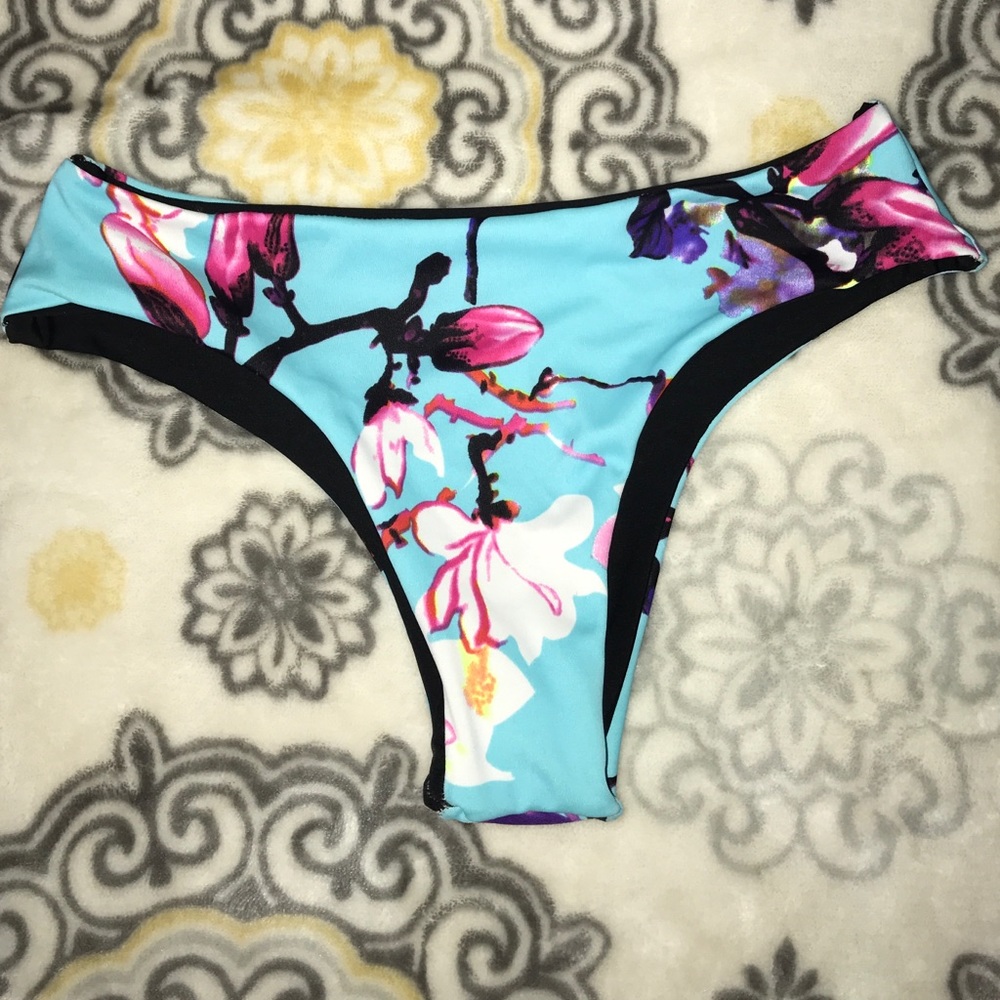 ❌SOLD❌cute cheeky bikini bottoms