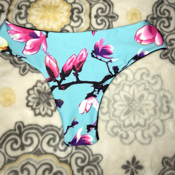 ❌SOLD❌cute cheeky bikini bottoms - Picture 2 of 2