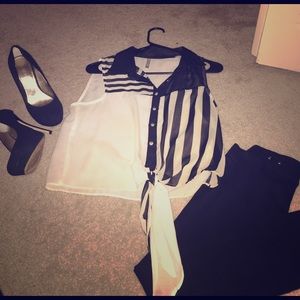 Sleeveless crop top with tie bottom