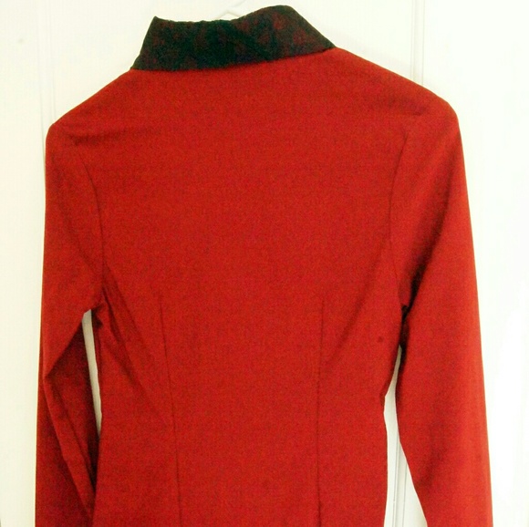 Pointed collar button up blouse - Picture 3 of 4