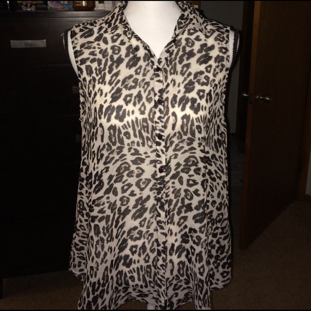 H&M chetah blouse excellent condition