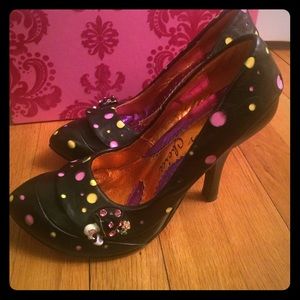 Polkadot heels with mushrooms. NWOT.