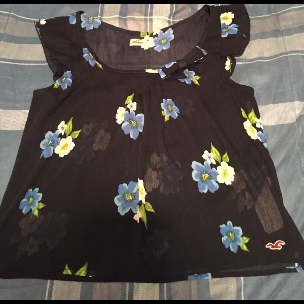 Super cute sleeveless Hollister shirt