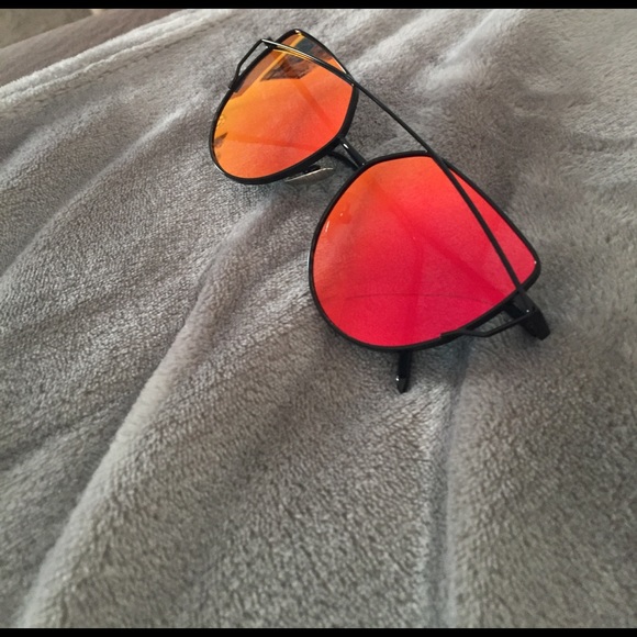 NWOT Red mirror sunglasses - free w/ 2 other items - Picture 3 of 3