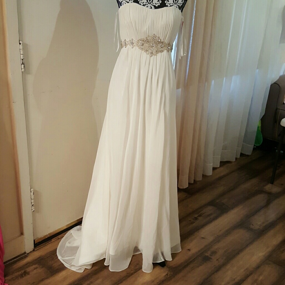 ONLY 1 HR  LSALE Gorgeous bridal gown