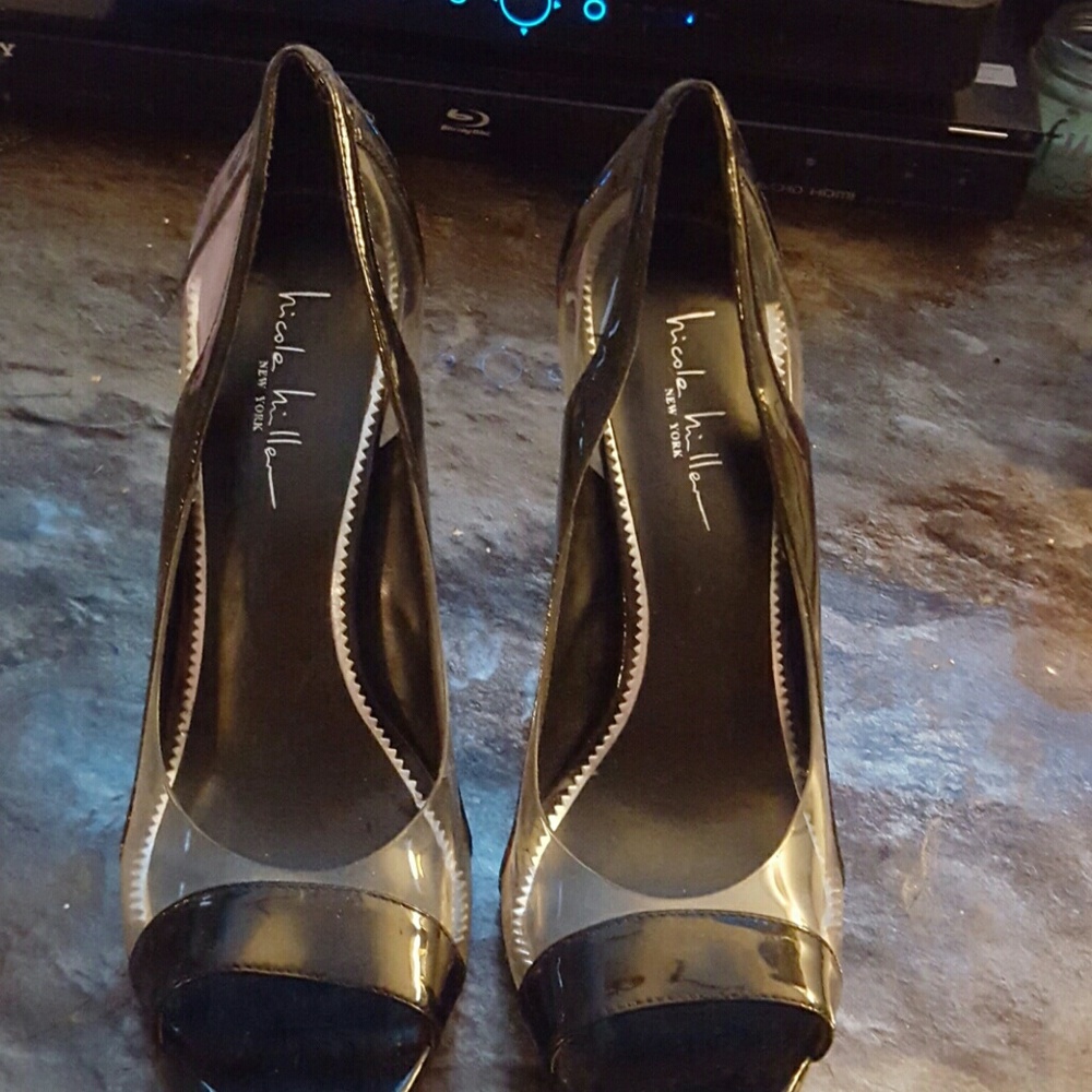Heeled peeptoe pumps