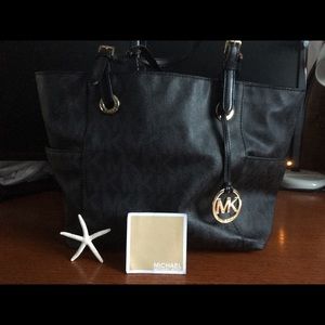 🌷MICHAEL KORS SIGNATURE JET SET SHOULDER BAG