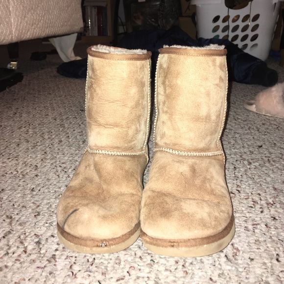UGGS!  - Picture 2 of 8