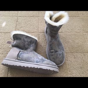 •UGG boots•