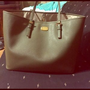MK OLIVE GREEN TOTE! Open to offers! Amazing bag!