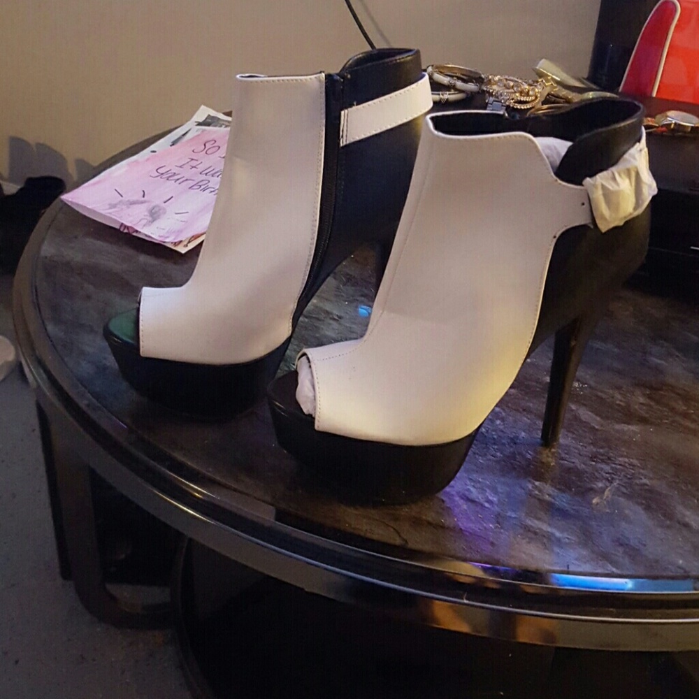 Heeled peeptoe platforms