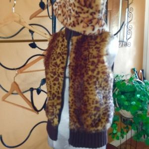 Faux fur vest, people will want to pet you❤️