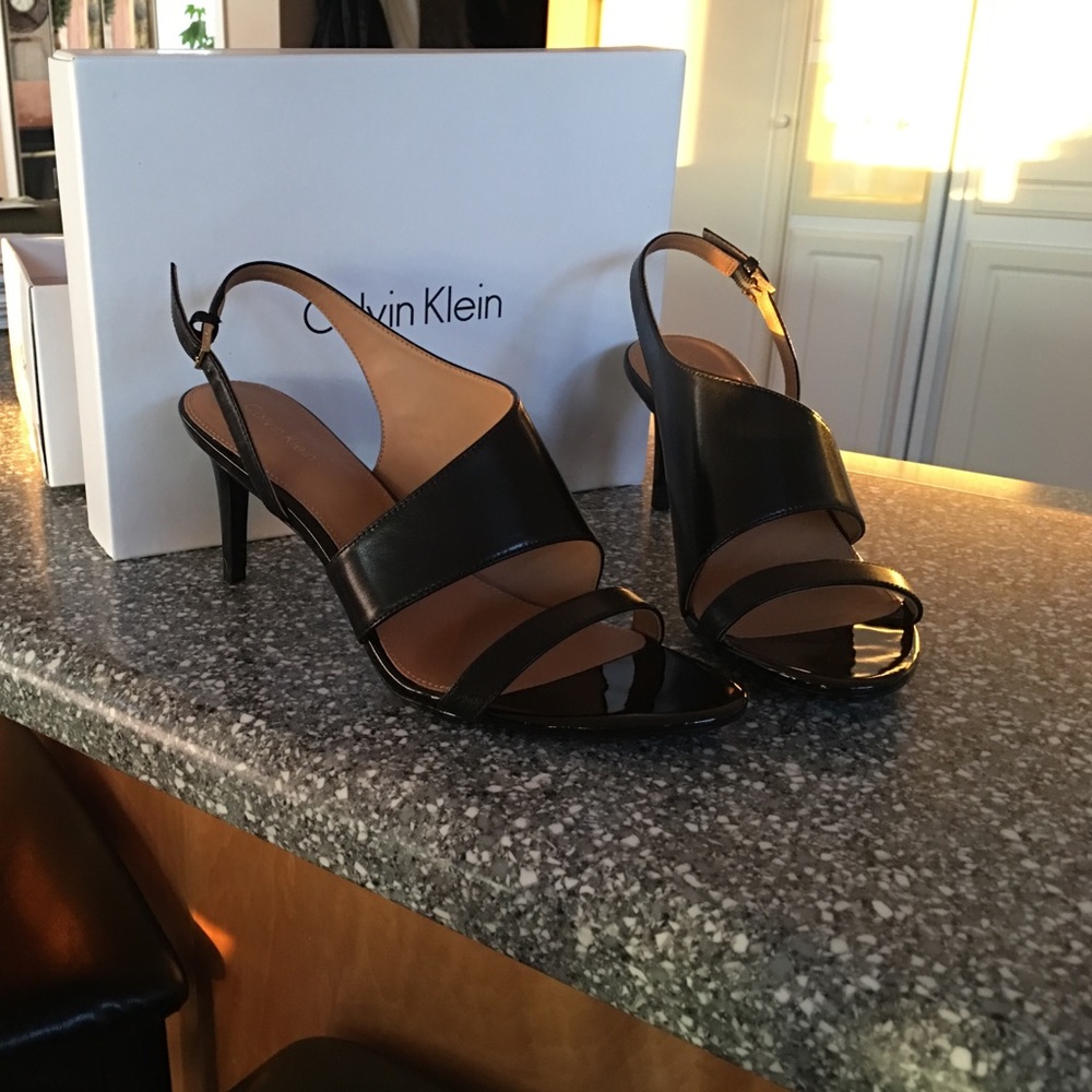 🆕💕Calvin Klein heeled Sandal.