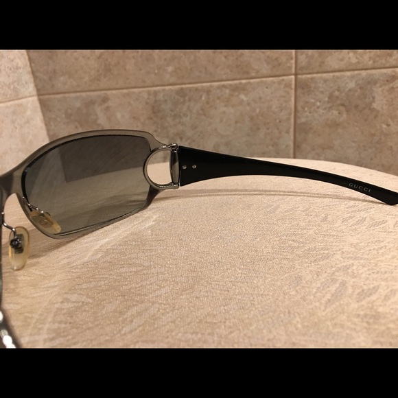 Ladies Gucci sunglasses main image 4