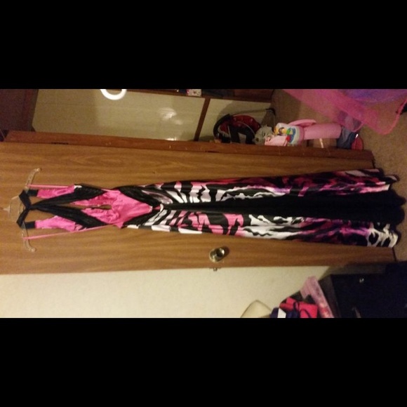 Prom dress satin/silk fancy never worn - Picture 2 of 4