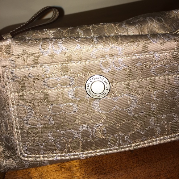 COACH GOLD BAG WITH C PATTERN - Picture 2 of 5