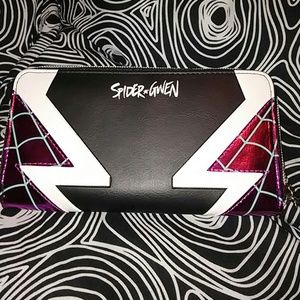 Spider gwen wallet hot topic marvel