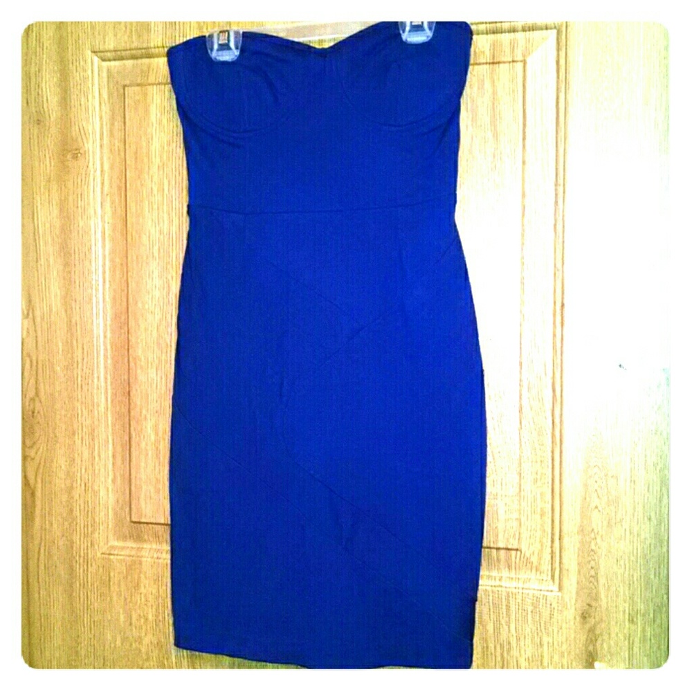 Flattering blue strapless Express Dress