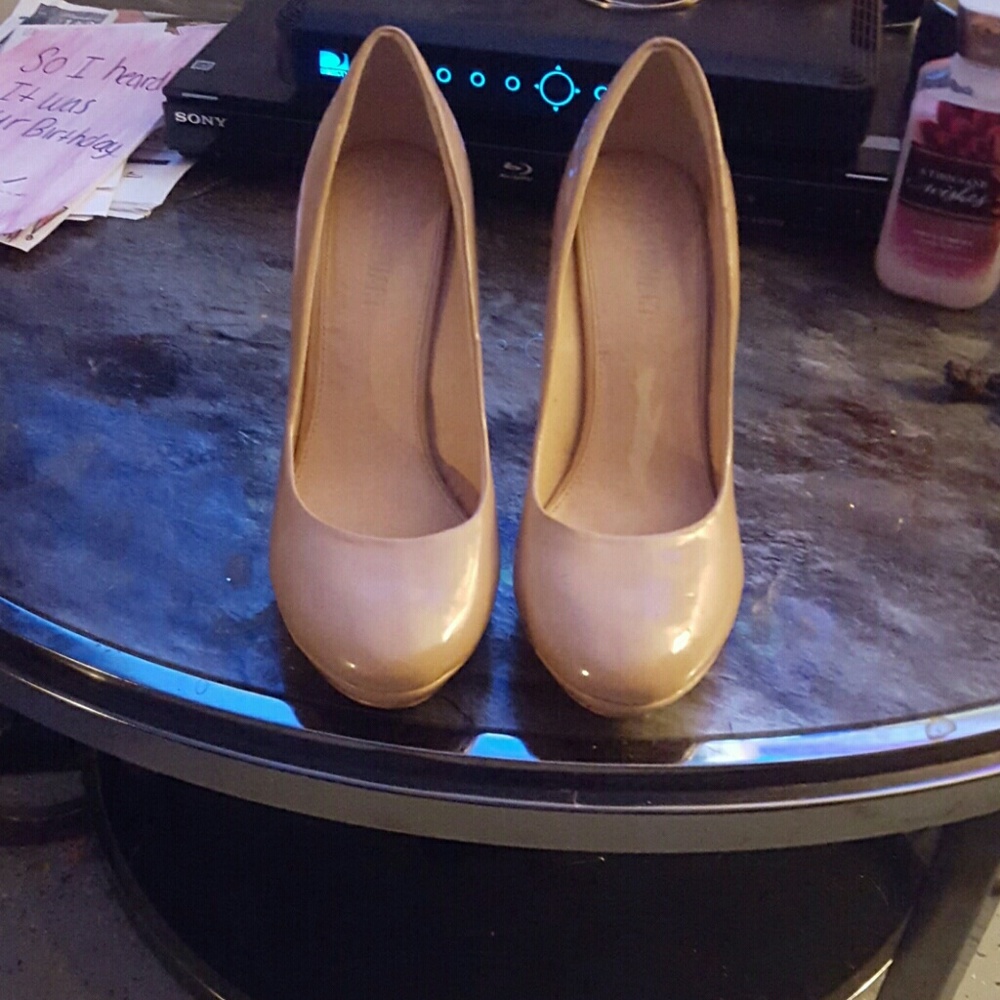 Heeled pumps