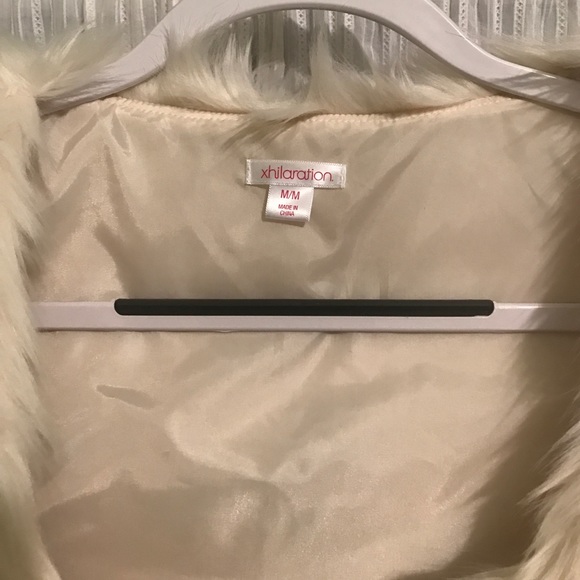 Cream Colored Faux Fur Vest - Picture 2 of 2