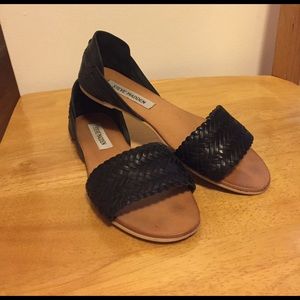 Steve Madden black flat open toe sandal.