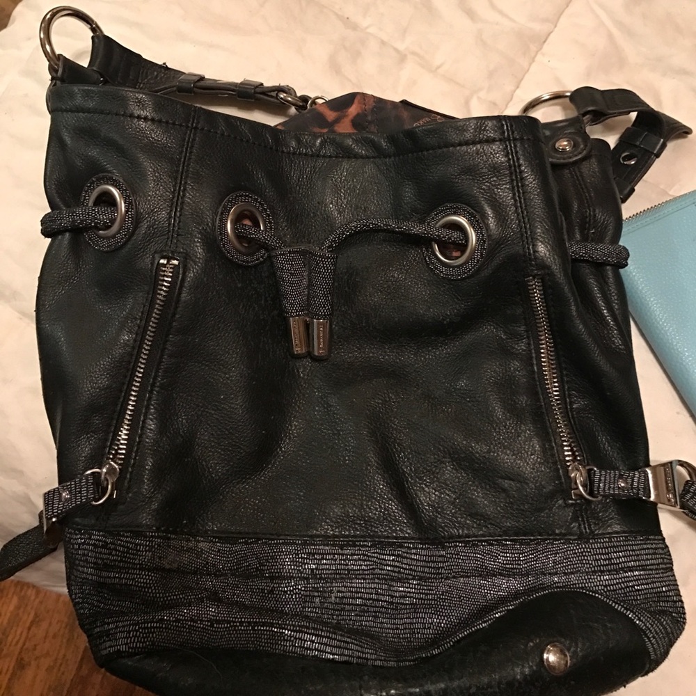 B makowsky leather shoulder bag black