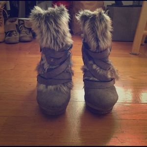 Aldo faux fur taupe platform booties Chanel copy