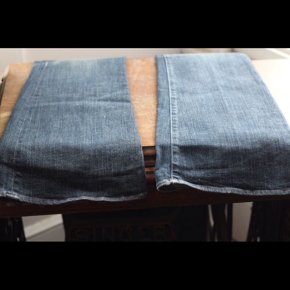 Rock & Republic Roth Flare Jeans - Picture 5 of 7