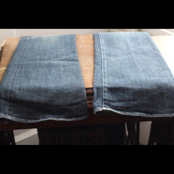 Rock & Republic Roth Flare Jeans - Picture 5 of 7