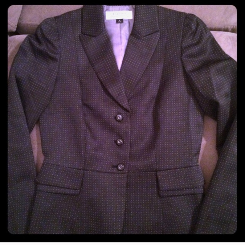 Tahari Black and white Suit