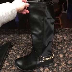Black Boot with stretch material in the back!
