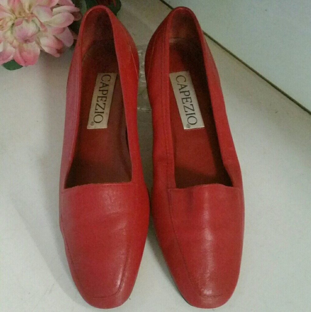 VINTAGE "JENNY" RED LEATHER CAPEZIO FLATS