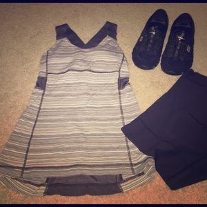Lululemon tank top (wth pads)