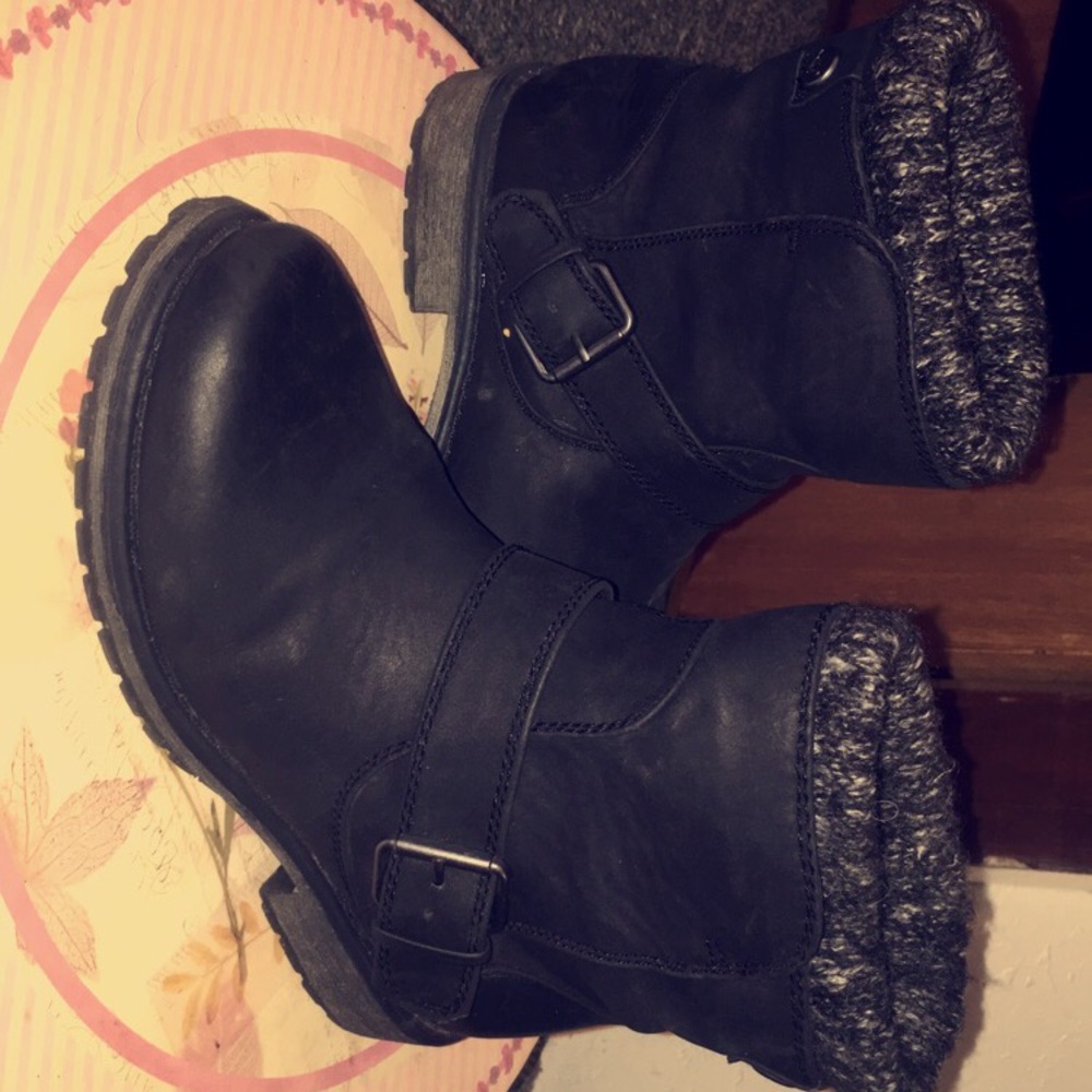 black Roxy combat boots