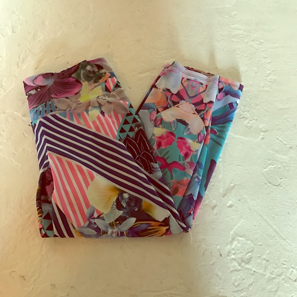 Onzie Bright Capris; Size S/M