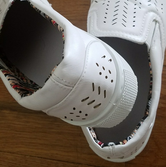 🍃LAST PAIR🍃WHITE PERFORATED SNEAKERS - Picture 5 of 6